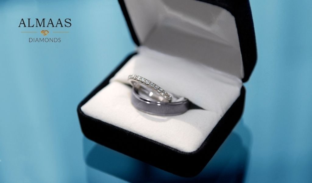 Shaped Wedding Bands vs Straight Bands: Which Is Right for You?