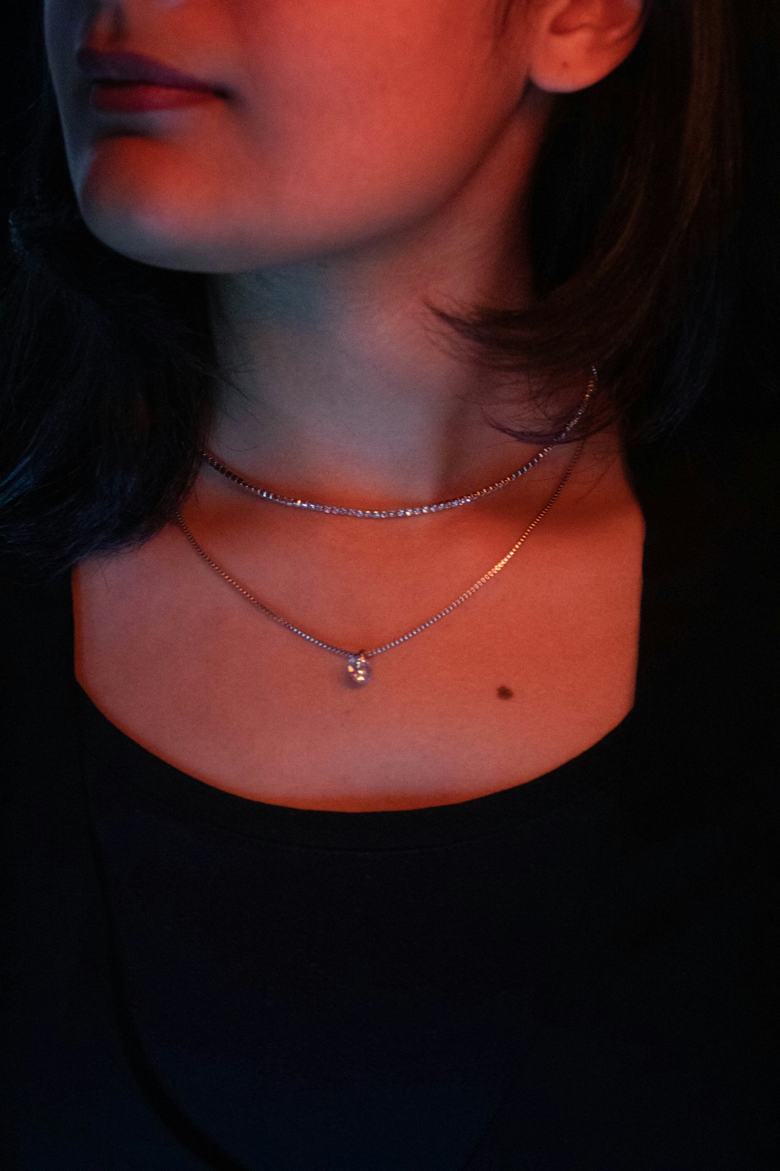 lady wearing a lab grown diamond necklace