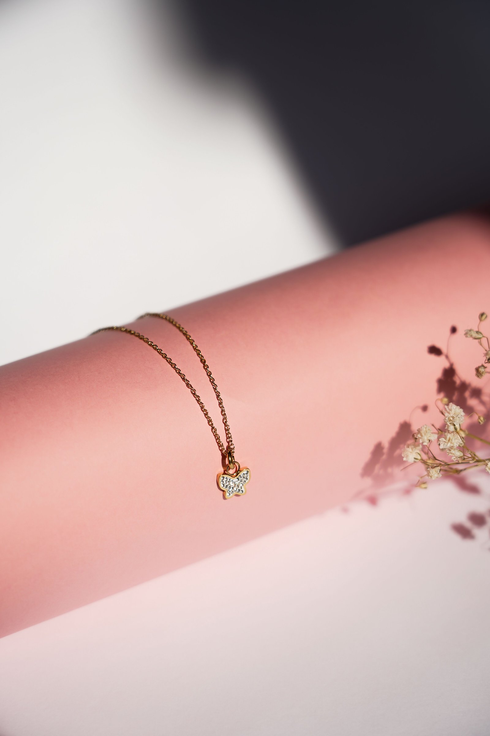 rose gold pendant for women