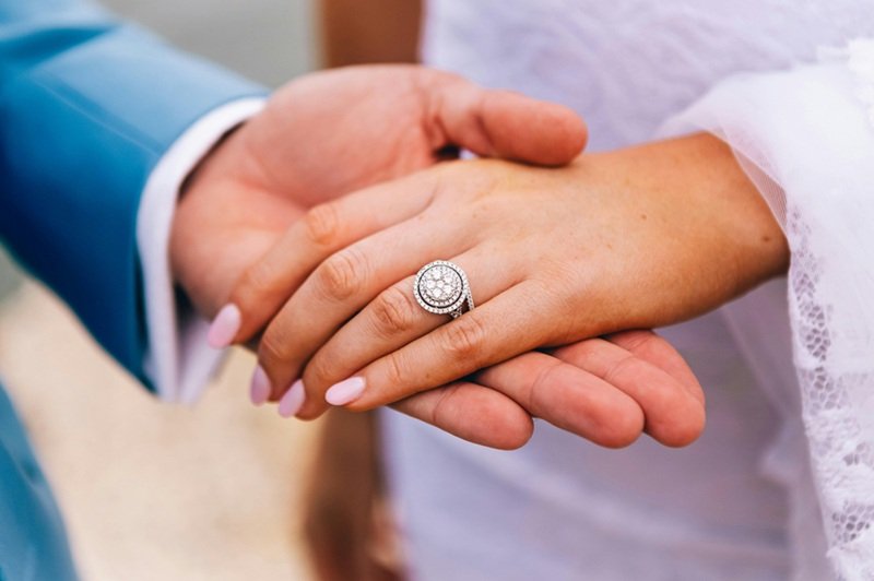 halo diamond engagement ring