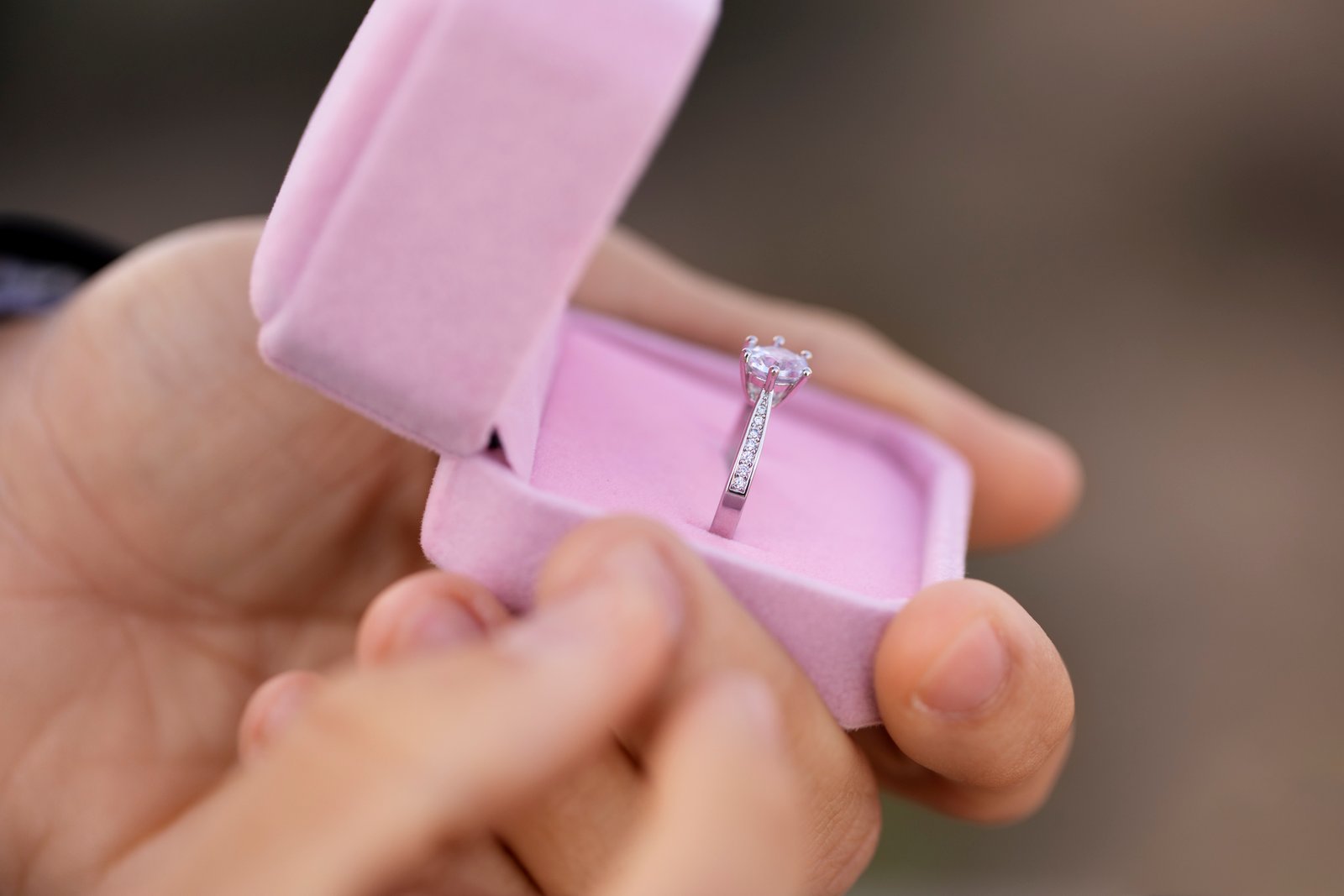 diamond shoulder ring