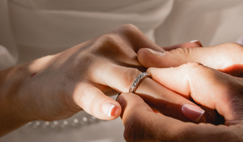 Platinum Eternity Rings UK: Styles, Diamond Options & Ring Sizes