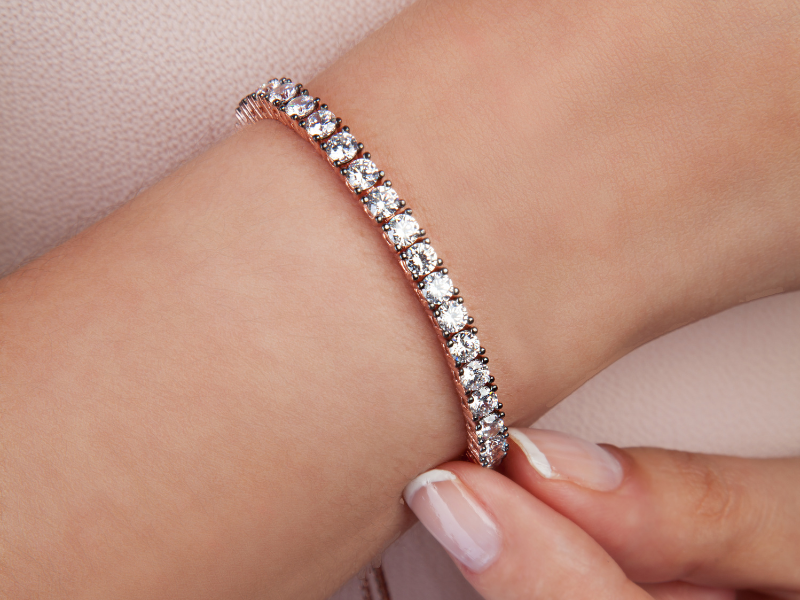 Round cut diamond tennis bracelet