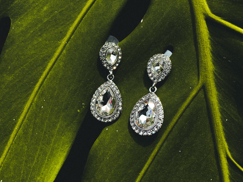 pear shape diamond drop earrings